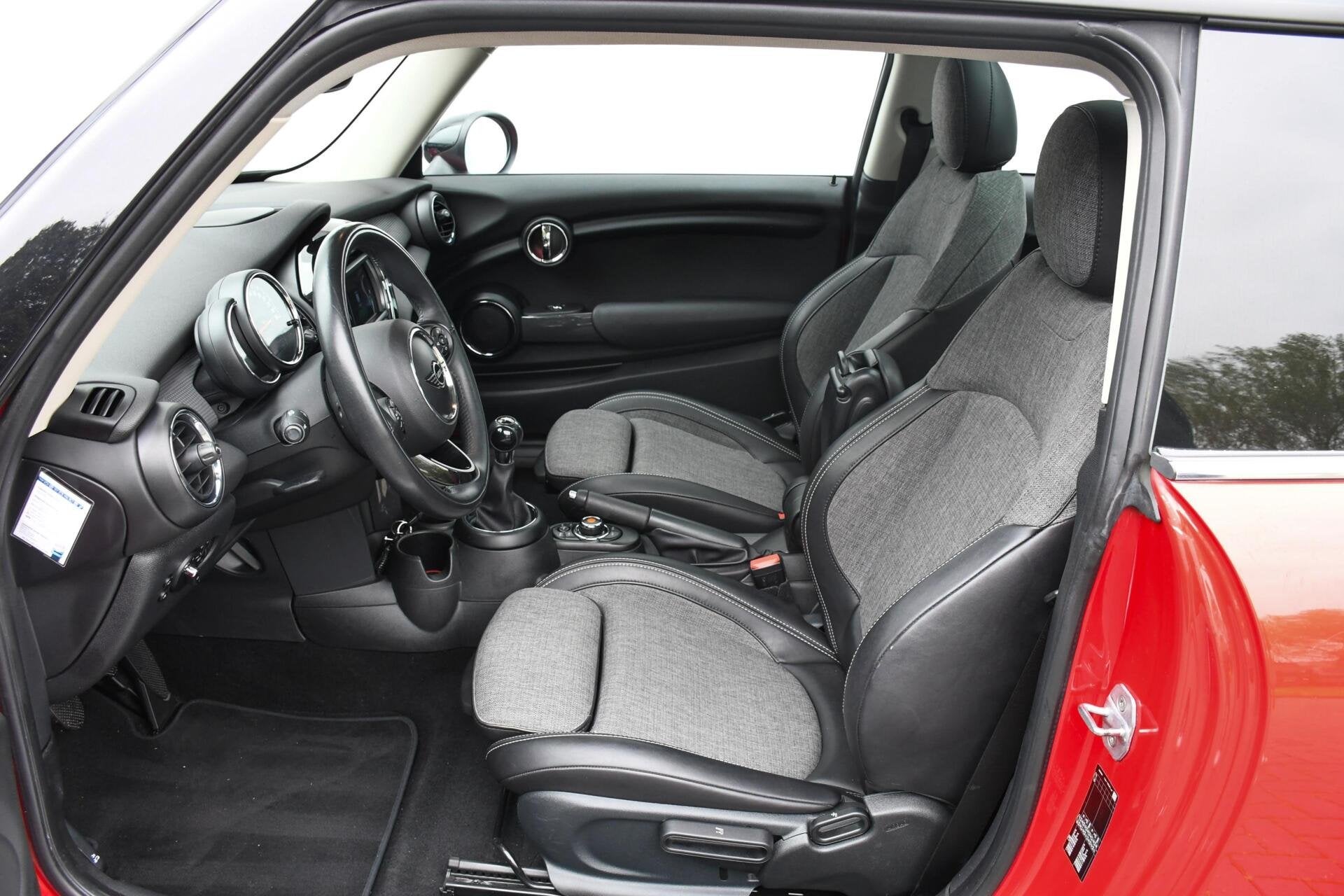 MINI 3-deurs 1.5 Cooper Chili Pano LED Sportstoelen NAP, Autos, Achat, Euro 6, Entreprise, 117 g/km