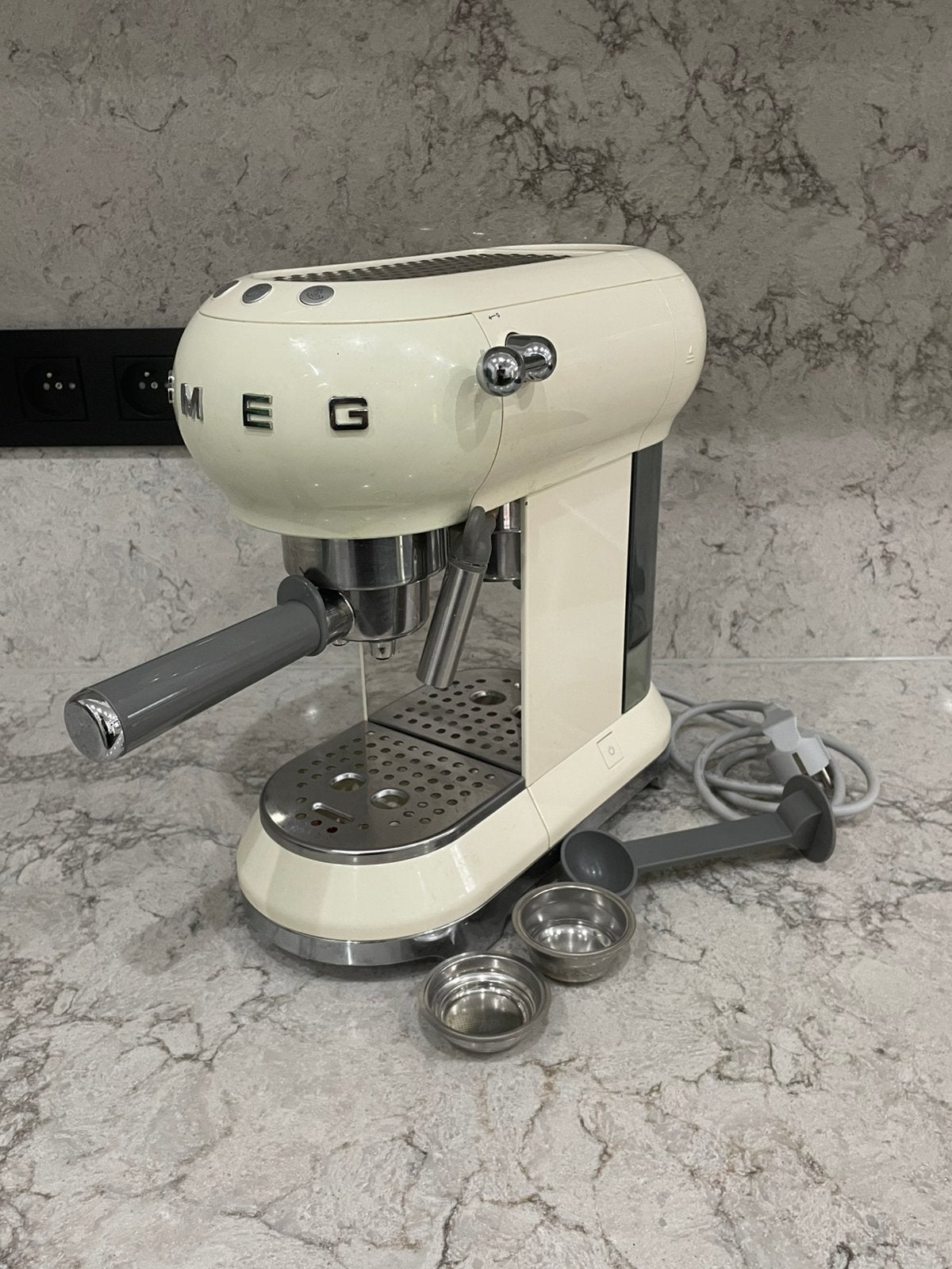 Smeg espresso koffiemachine, Elektronische apparatuur, Gebruikt, 10 kopjes of meer, Koffiemachine, Gemalen koffie