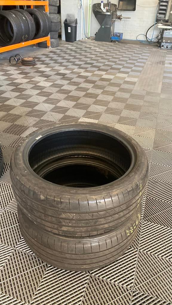 225/40/19 merk goodyear met monteren per stuk 80 eur, Ophalen, Zo goed als nieuw