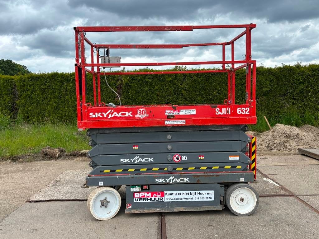 Skyjack SJ 4632 12m schaarlift Skyjack schaarhoogwerker, Articles professionnels, Machines & Construction | Ascenseurs, Échafaudages & Échelles