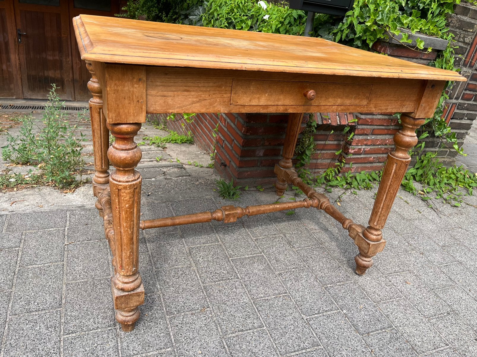 Oud tafeltje gratis op te halen in Hasselt, Ophalen
