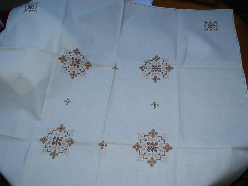 Beige-bruin geborduurd tafelkleedje, Enlèvement ou Envoi, Neuf, Carré, Intérieur