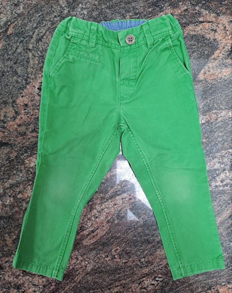 Mt 86 Groene chinobroek, Kinderen en Baby's, Babykleding | Maat 86, Gebruikt, Broekje, H&M, Ophalen of Verzenden