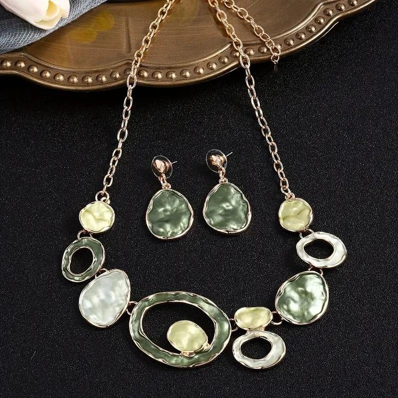 Sieradenset in groentinten, Bijoux, Sacs & Beauté, Colliers, Neuf, Enlèvement ou Envoi, Vert, Autres matériaux