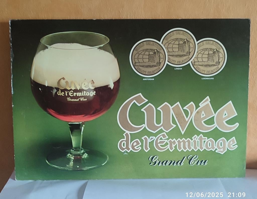 Kartonnen reclame van CUVÉE DE L'ERMITAGE., Ophalen of Verzenden, Zo goed als nieuw, Reclamebord, Plaat of Schild, Overige merken