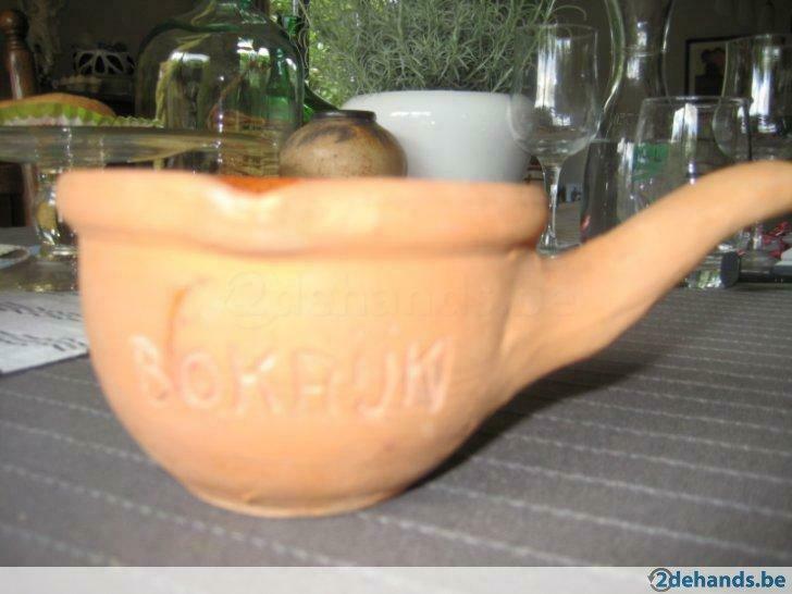 oud aardenwerken potje "Bokrijk" met steel, Antiek en Kunst