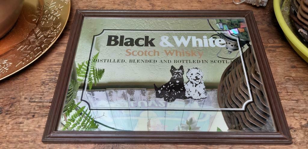Reclamespiegel Black & White whisky, Verzamelen, Ophalen of Verzenden, Zo goed als nieuw, Reclamebord