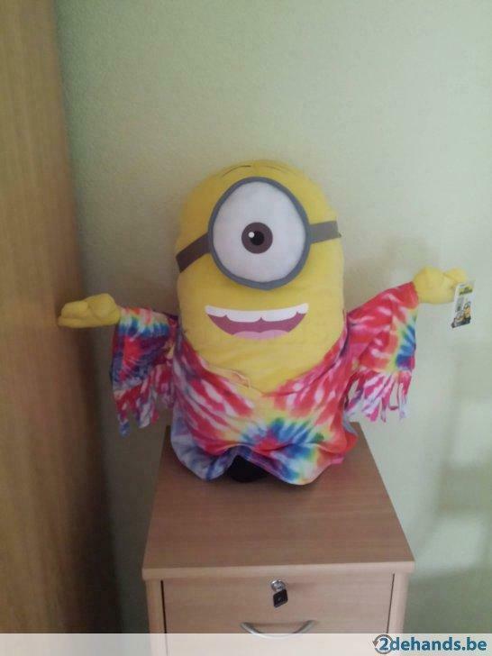 Minion Stuart Hippie mega knuffel/plush 60cm, Enlèvement ou Envoi, Neuf