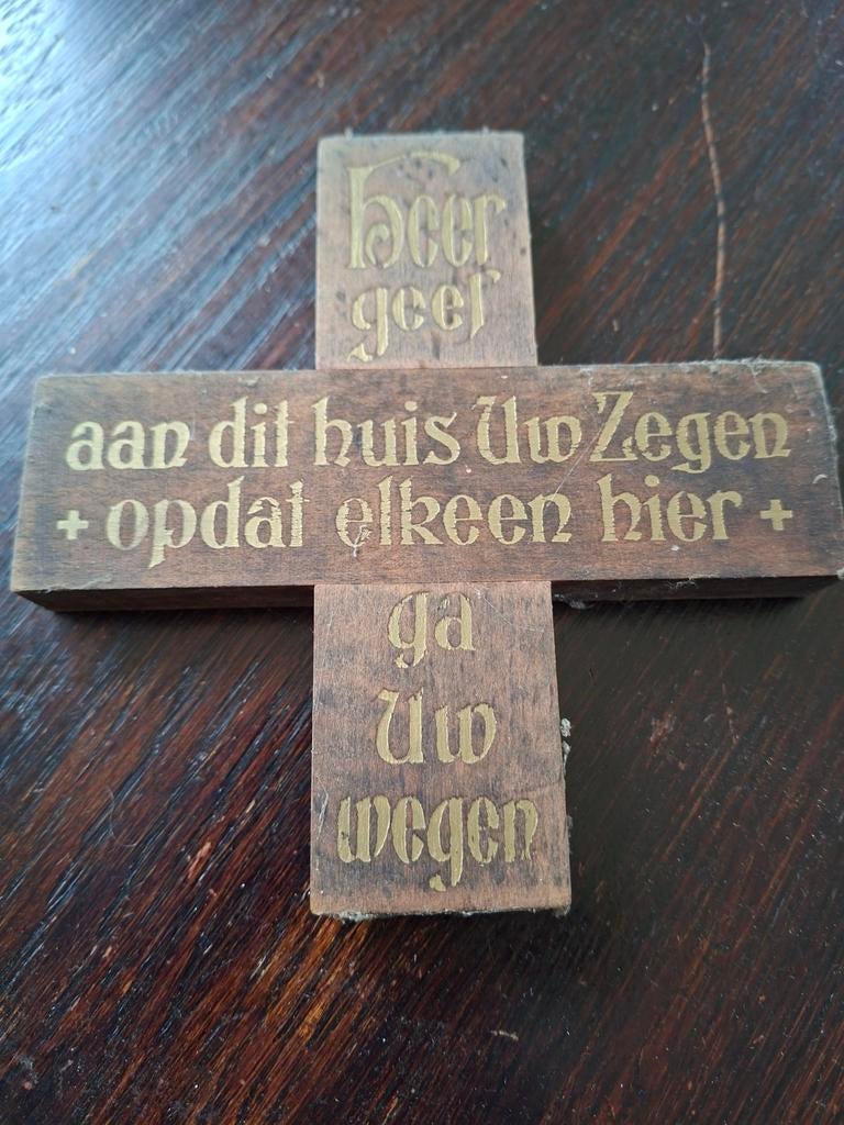 Houten kruisje met tekst., Enlèvement