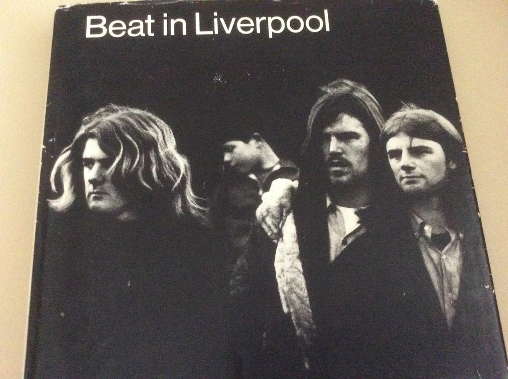 BEAT IN LIVERPOOL boek  +vinyl single 45 toeren, 1966, Verzamelen, Ophalen of Verzenden, Zo goed als nieuw