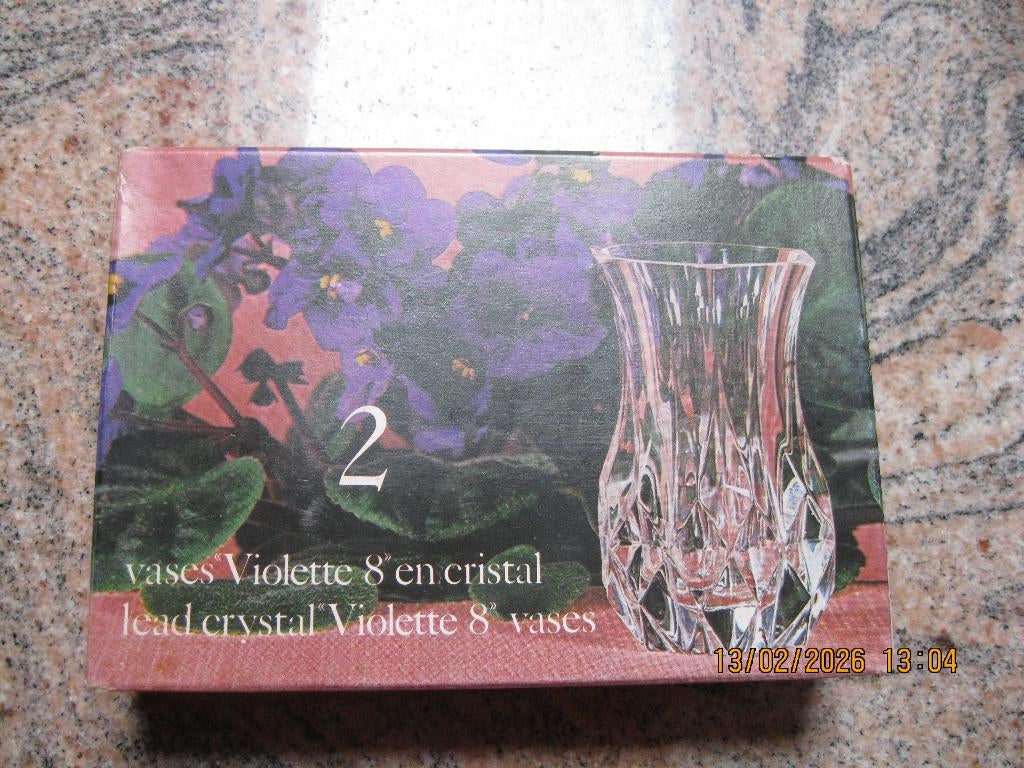 8 vases en cristal Violette, Enlèvement ou Envoi, Neuf, Cristal, Verre ou Verres