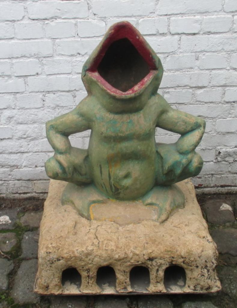 rares boules de gale en papier mâché avec grenouille, Antiquités & Art, Envoi
