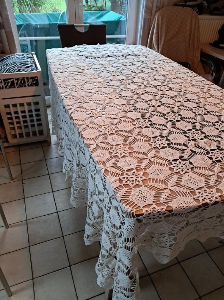 nappe en dentelle, 2 pièces faites à la main, Enlèvement, Comme neuf, Rectangle, Intérieur