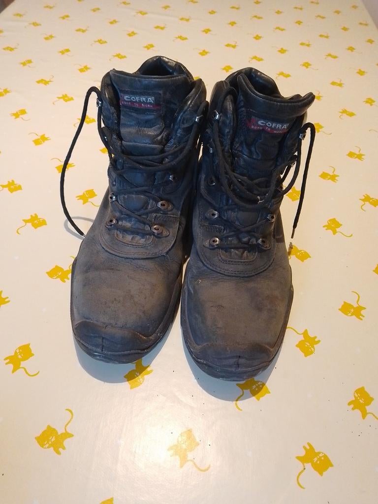 Chaussures de sécurité, noires, t. 42, marque COFRA, Enlèvement ou Envoi, Utilisé