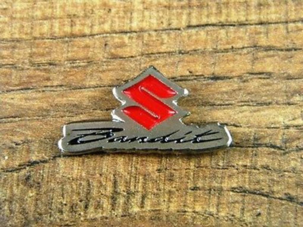 Suzuki Bandit GSF 600 650 1200 1250 metalen pin, Ophalen of Verzenden, Nieuw, Speldje of Pin