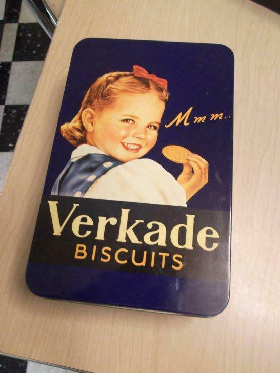 antieke ijzeren doos "verkade biscuits"