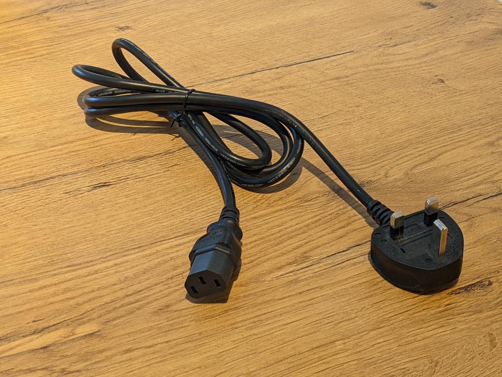 Câble alimentation C13 UK (BS 1363) pour PC, moniteur, etc., Informatique & Logiciels, Pc & Câble réseau, Enlèvement ou Envoi