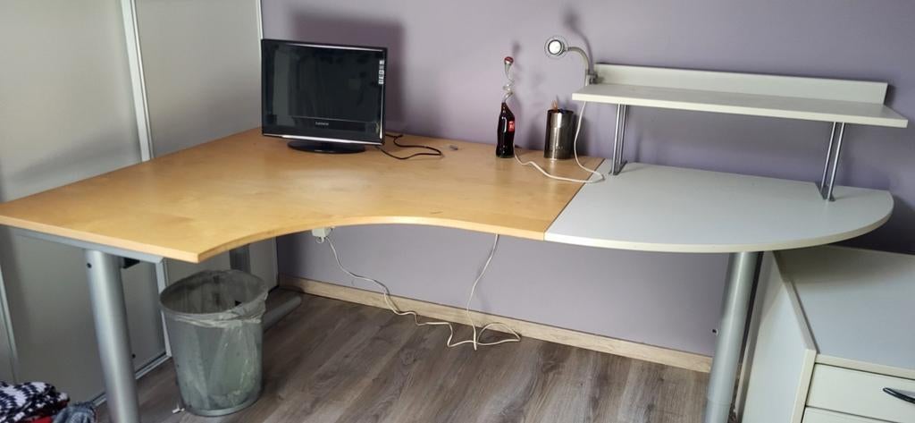 Bureau  à angle,chaise de bureau et caisson, Enlèvement, Utilisé