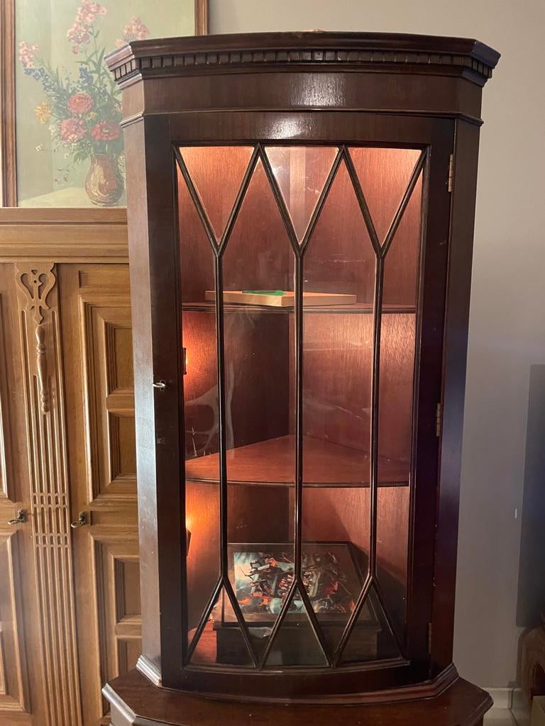 Houten hoekvitrine met glazen deur en verlichting, Huis en Inrichting, Ophalen, Gebruikt, 50 tot 100 cm, 150 tot 200 cm