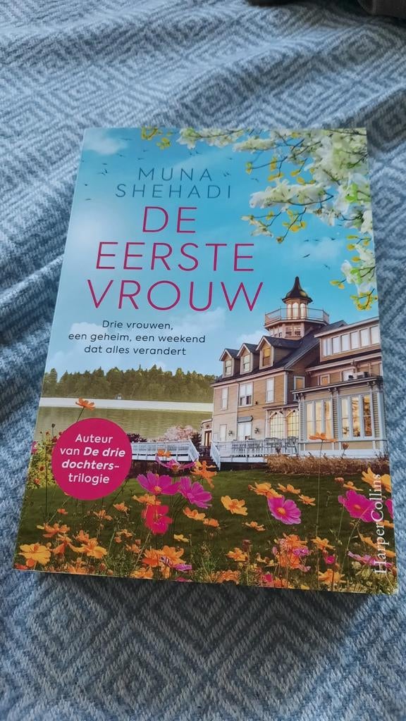 Muna Shehadi - De eerste vrouw, Boeken, Romans, Zo goed als nieuw, Amerika, Ophalen of Verzenden