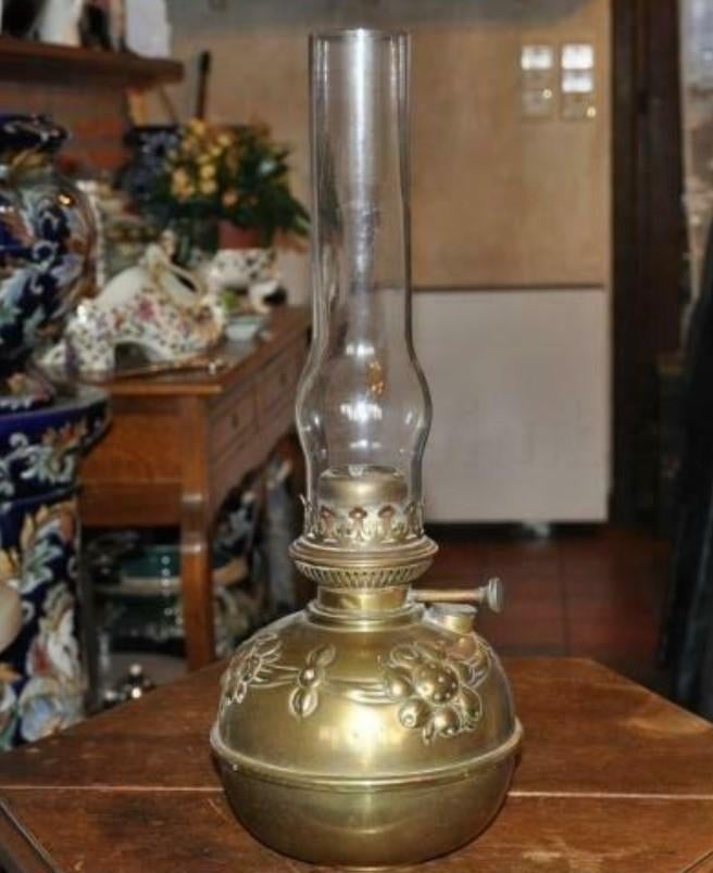 lampe a petrole cuivre reservoir boule, Antiquités & Art, Enlèvement ou Envoi