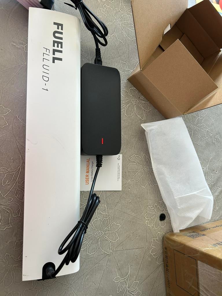 Oplader Fuell Flluid ebike original, Enlèvement ou Envoi, Neuf
