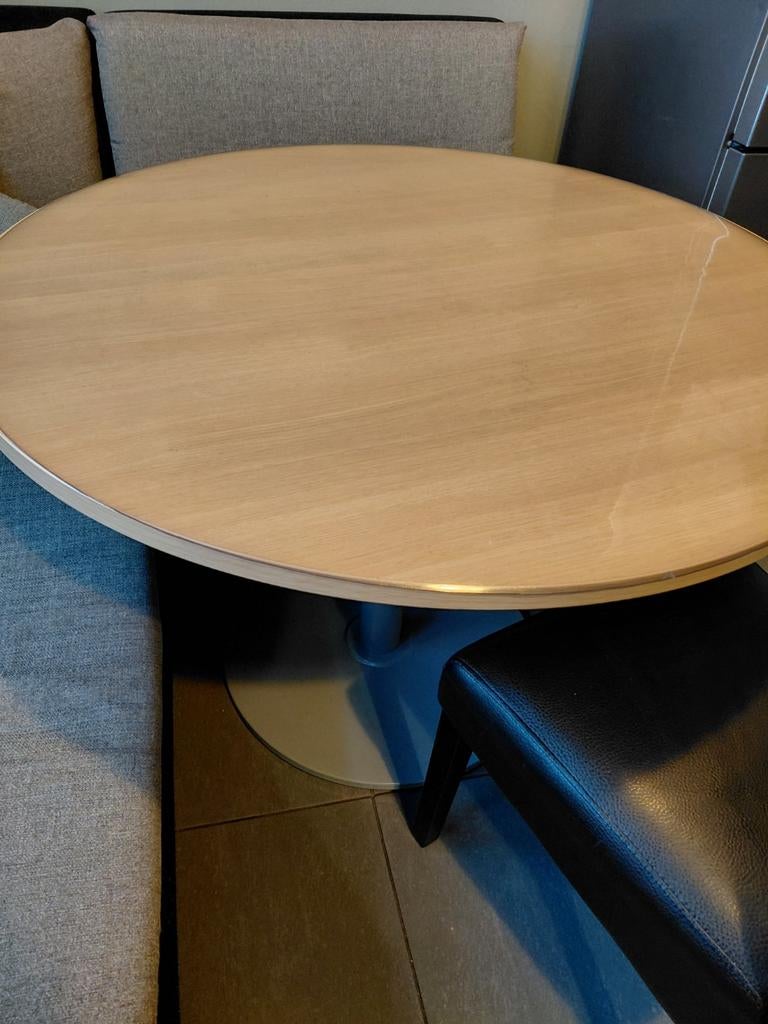 Table ronde en parfaite état