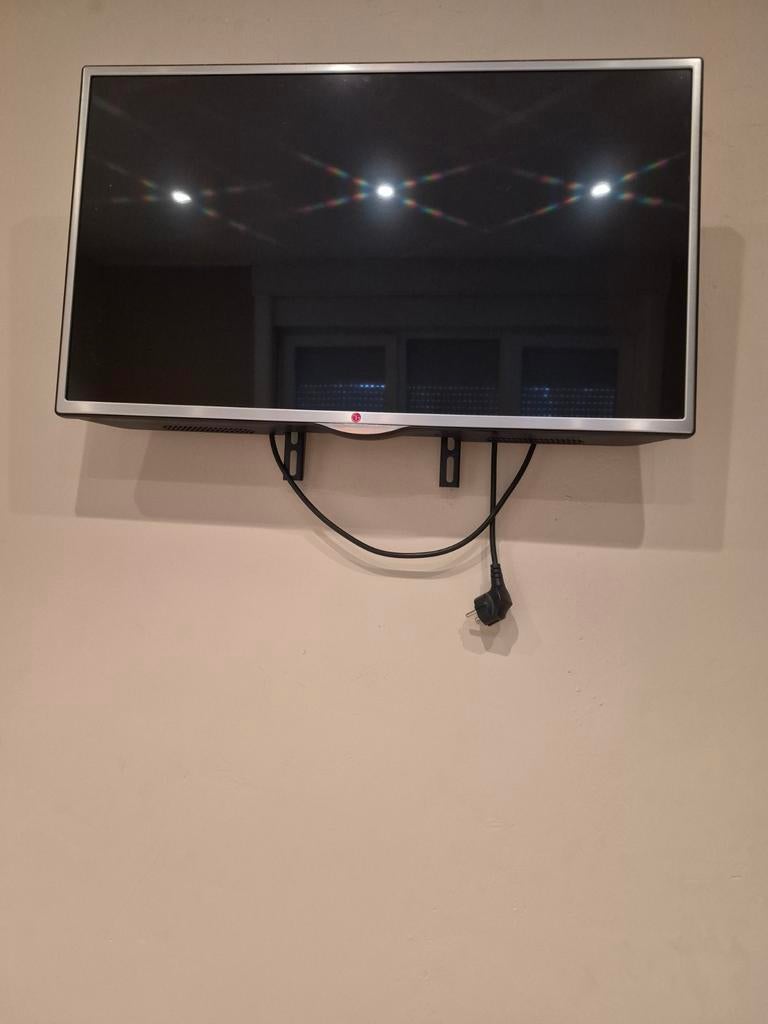 SmartTV LG 3D full HD+ fixation murale, TV, Hi-fi & Vidéo, LED, Enlèvement, 80 à 100 cm, Comme neuf