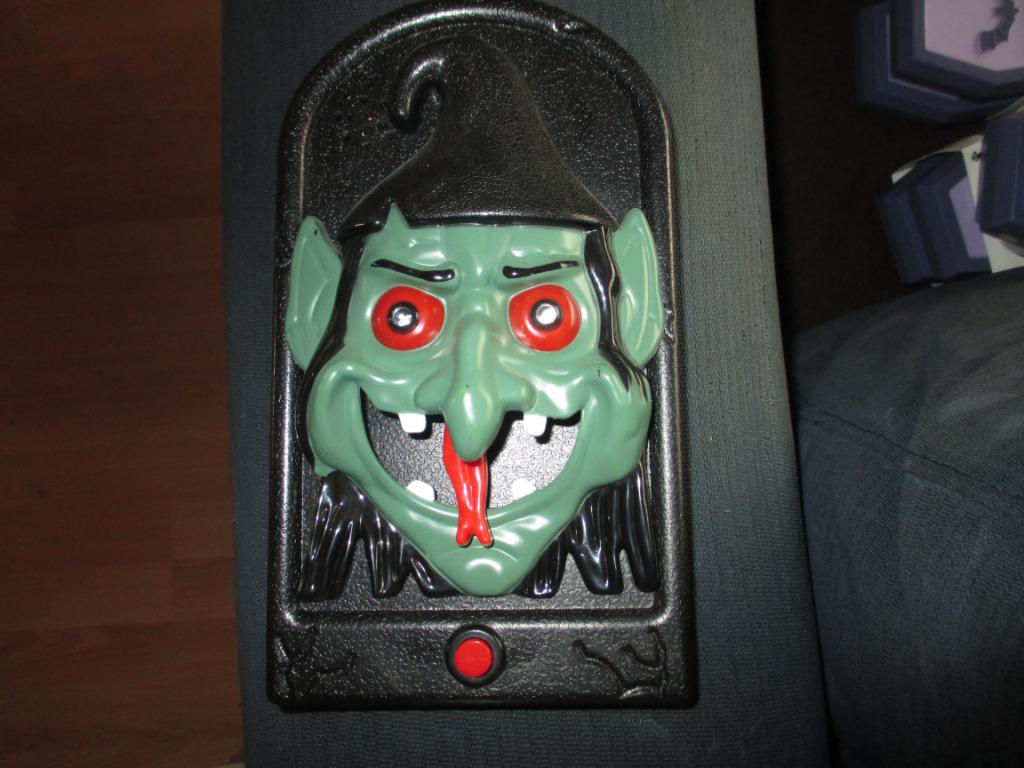Halloween deurbel heks met beweging en licht en geluid, Ophalen of Verzenden, Zo goed als nieuw, Feestartikel