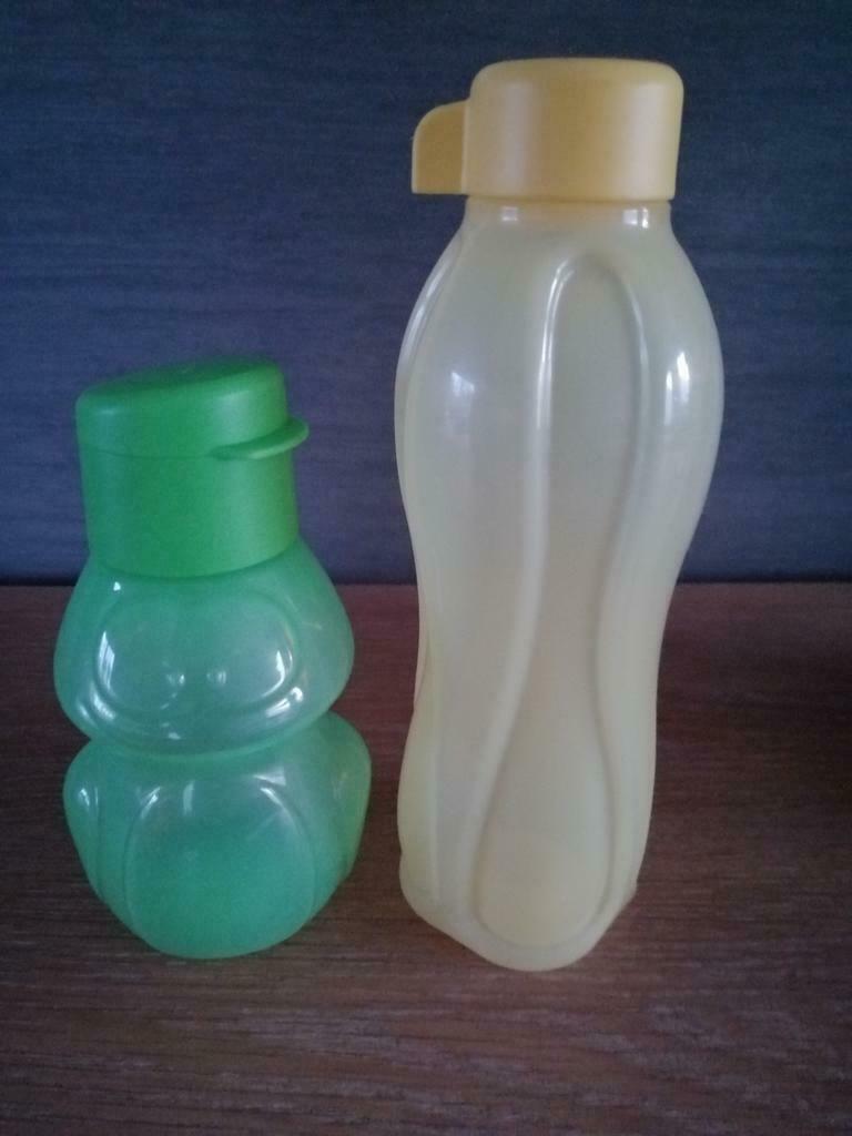 2 drinkflessen tupperware, Huis en Inrichting, Keuken | Tupperware, Ophalen of Verzenden, Zo goed als nieuw