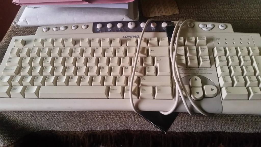 Azerty Toetsenborden te koop, Computers en Software, Toetsenborden, Ophalen, Ergonomisch, Bedraad, Nieuw