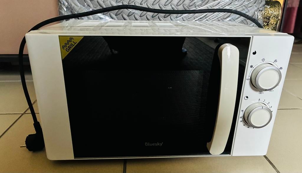 Four à micro-ondes - Micro-ondes avec grill, Enlèvement ou Envoi, Comme neuf, Gril, Micro-ondes