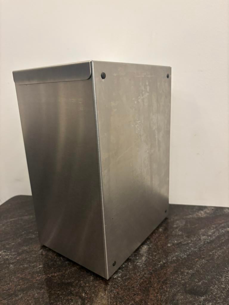 Inox Sausbakken, Enlèvement