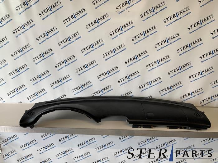 Tableau de bord d'un Mercedes SLK, 3 mois de garantie, Utilisé, -, -