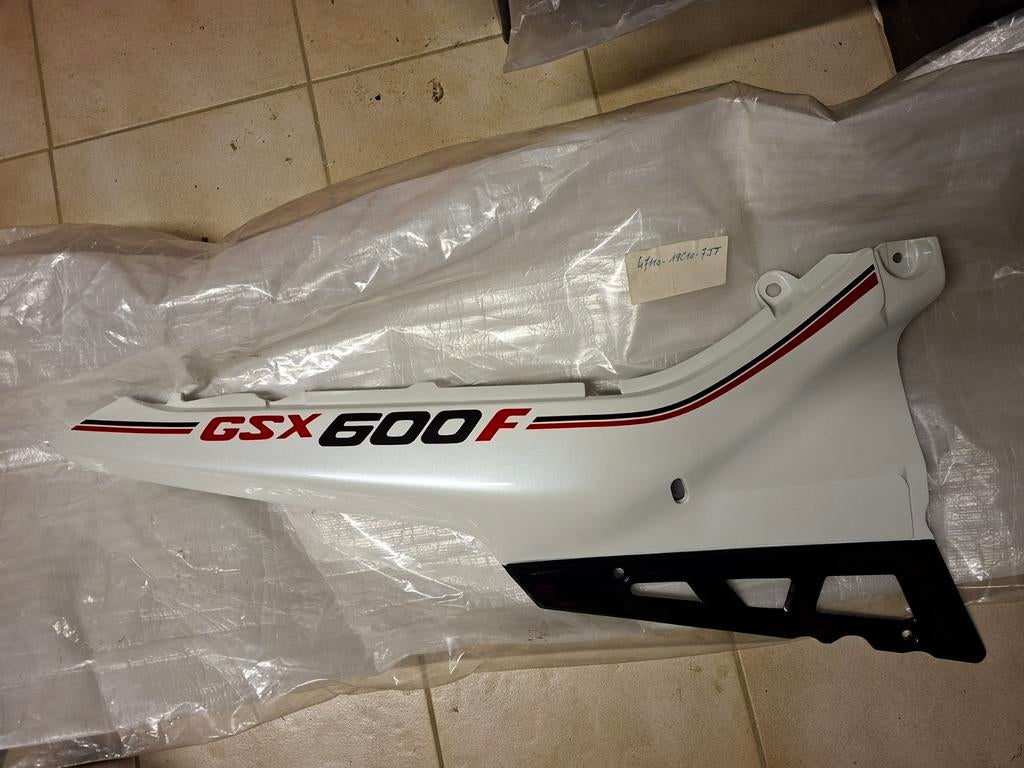 Suzuki GSX 600 F zijpanneel 47110 19C10 7JT, Ophalen of Verzenden