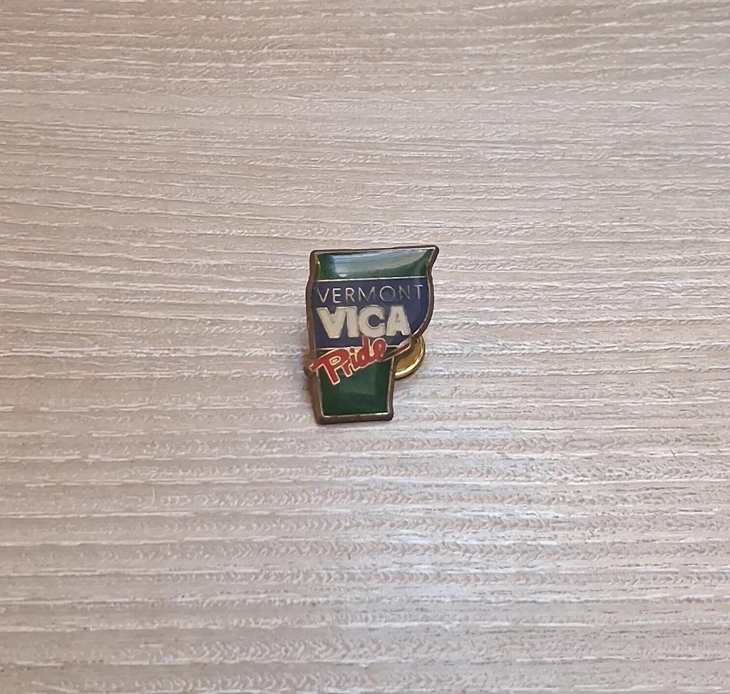 PIN - VERMONT VICA PRIDE, Verzenden, Gebruikt, Overige onderwerpen, Speldje of Pin