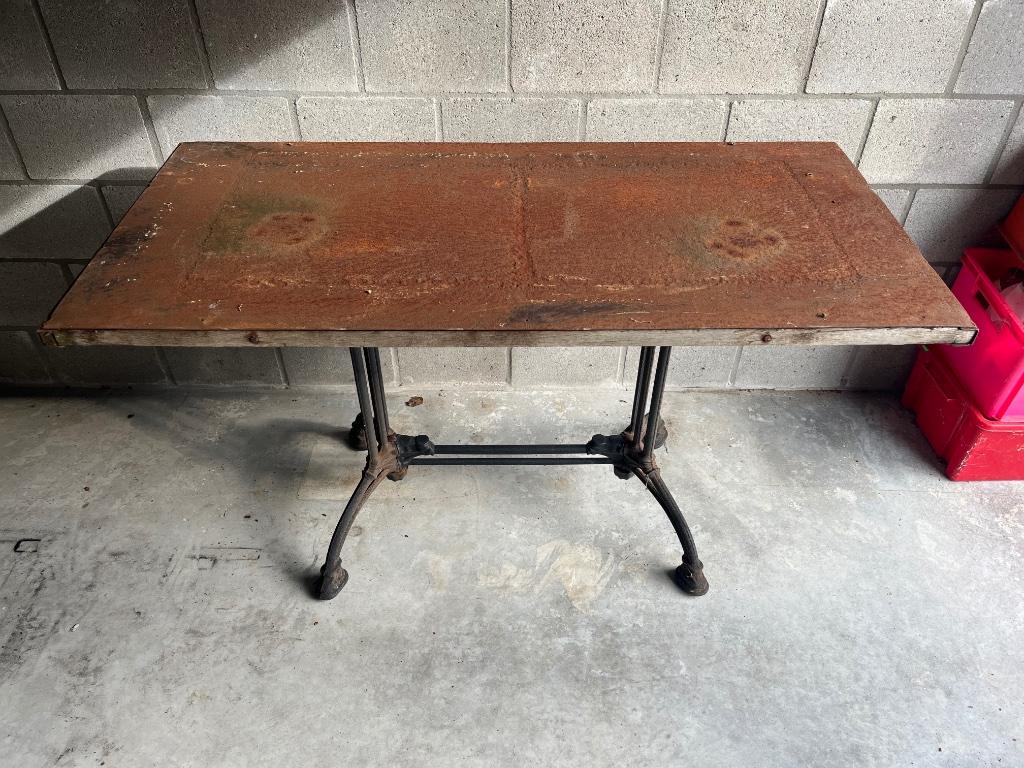 Brocante tafel met gietijzeren poten, Antiek en Kunst, Ophalen