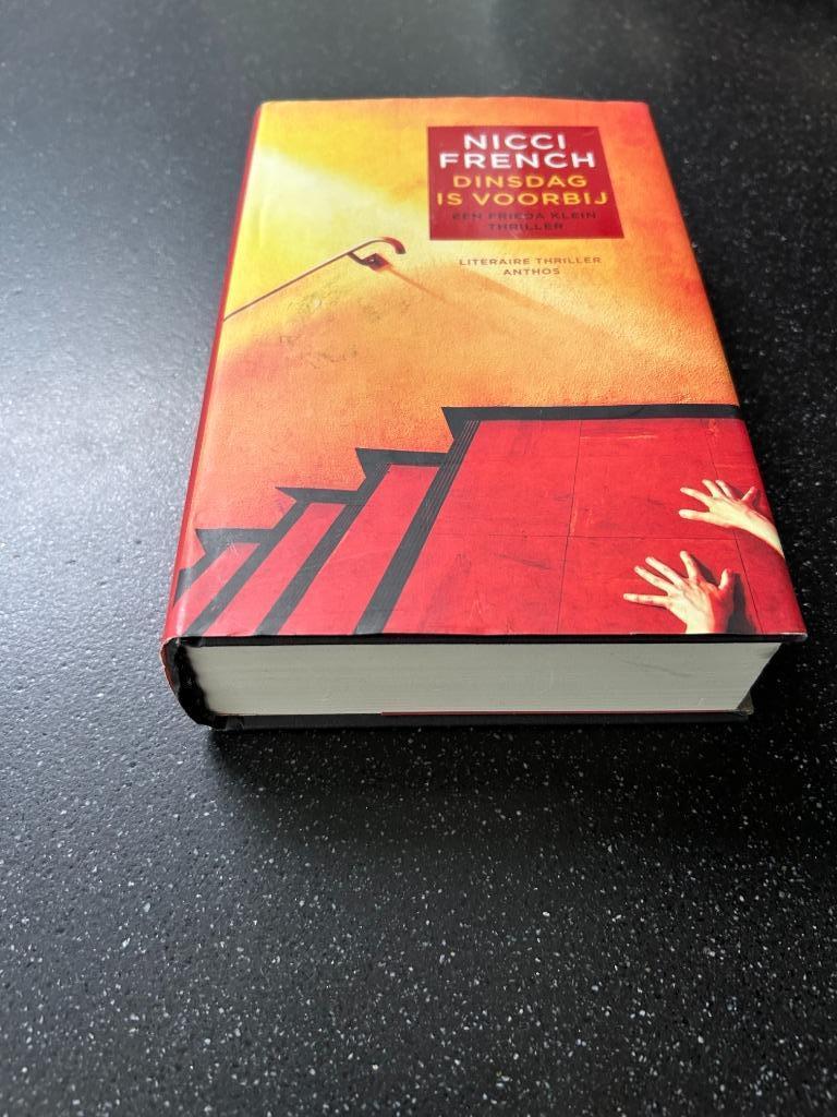 Nicci French : Dinsdag is voorbij (Harde kaft ; nieuwstaat), Boeken, Ophalen of Verzenden, Nieuw, Nederland