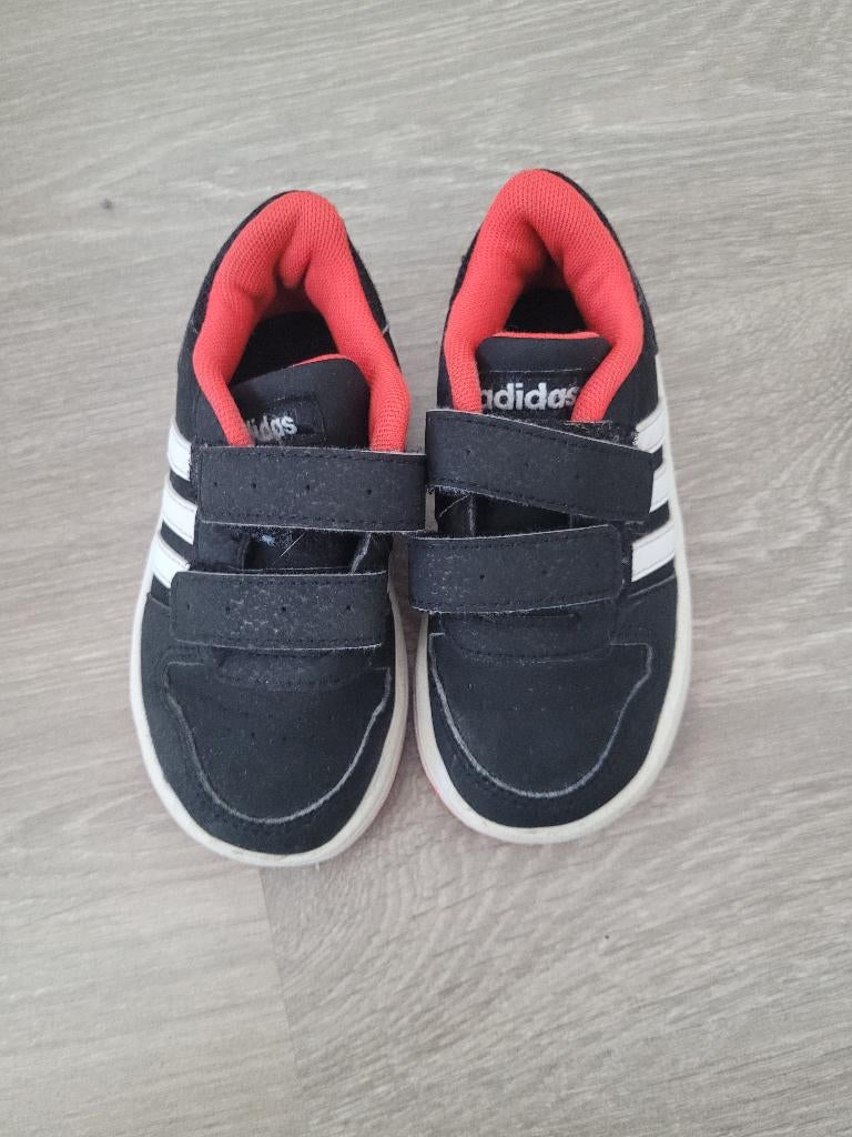 Basket adidas 23, Enfants & Bébés, Adidas, Garçon ou Fille, Comme neuf, Enlèvement