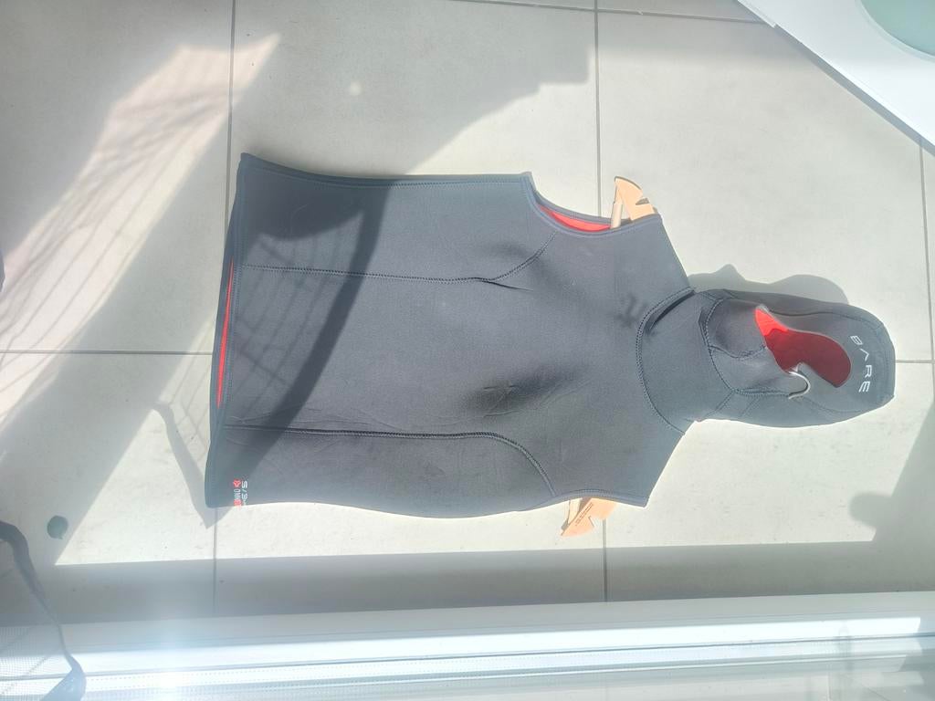 Rash Guard à capuchon Bare Ultrawarmth 5/3 mm pour femme
Tai, Sports nautiques & Bateaux, Enlèvement ou Envoi, Comme neuf, Combinaison de plongée