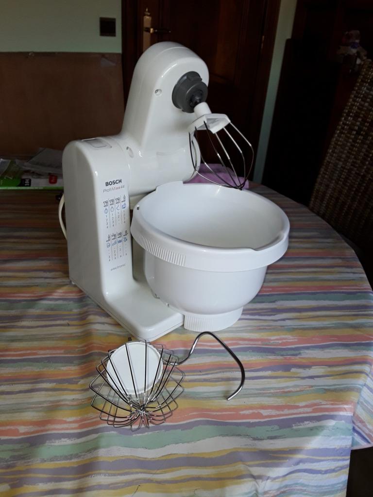 KEUKENMIXER  BOSS  IN PERFEKTE STAAT  WEINIG GEBRUIKT, Ophalen