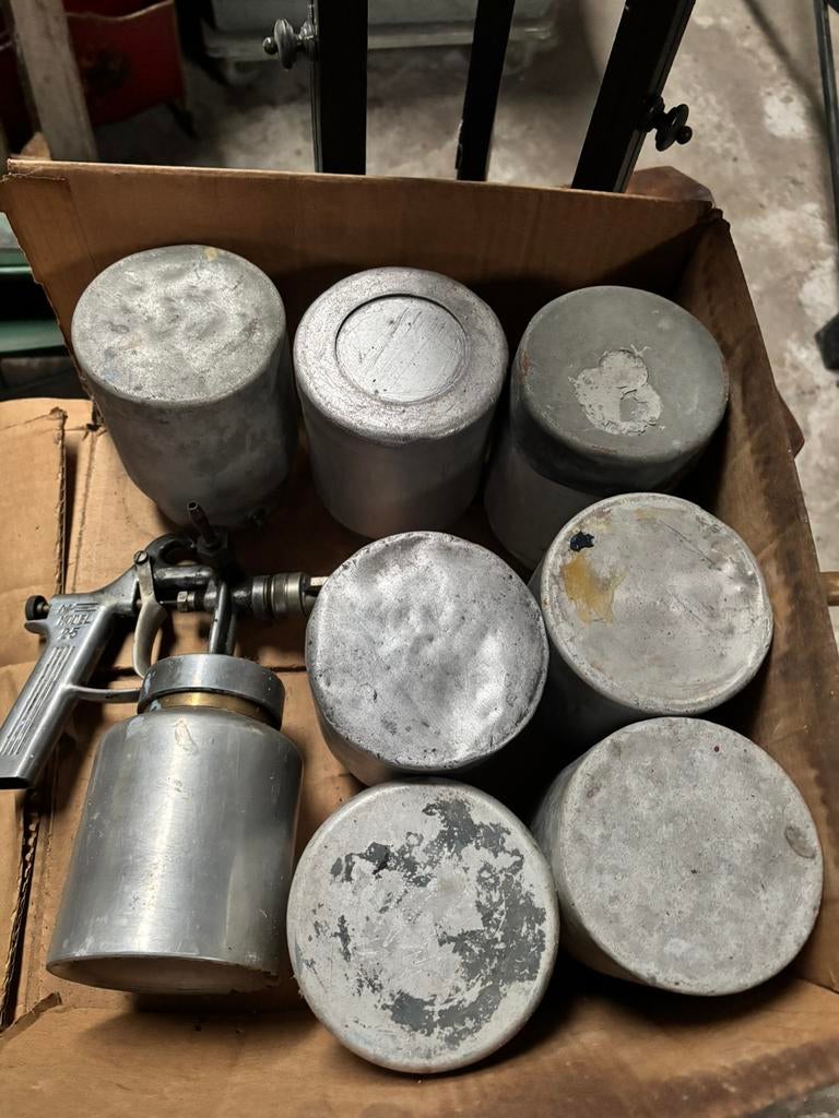 Spuitpistool en bekers, ook voor Devilbiss, Ophalen of Verzenden, Gebruikt