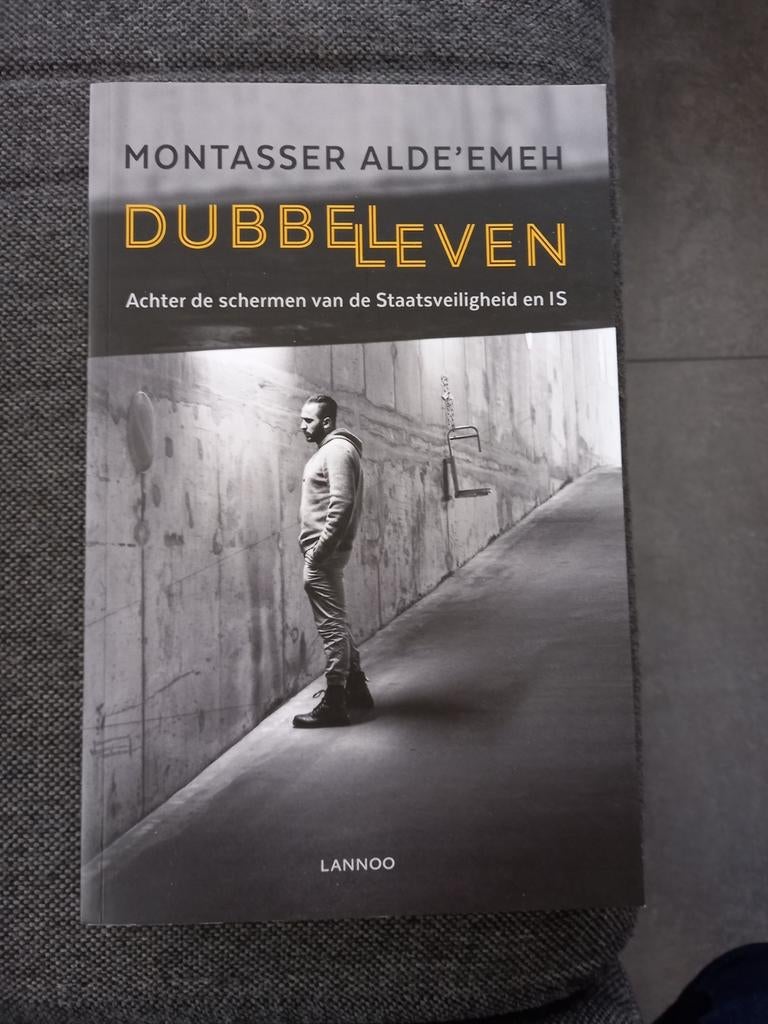 Montasser Alde'emeh - Double vie, Livres, Enlèvement, Comme neuf, Montasser AlDe'emeh