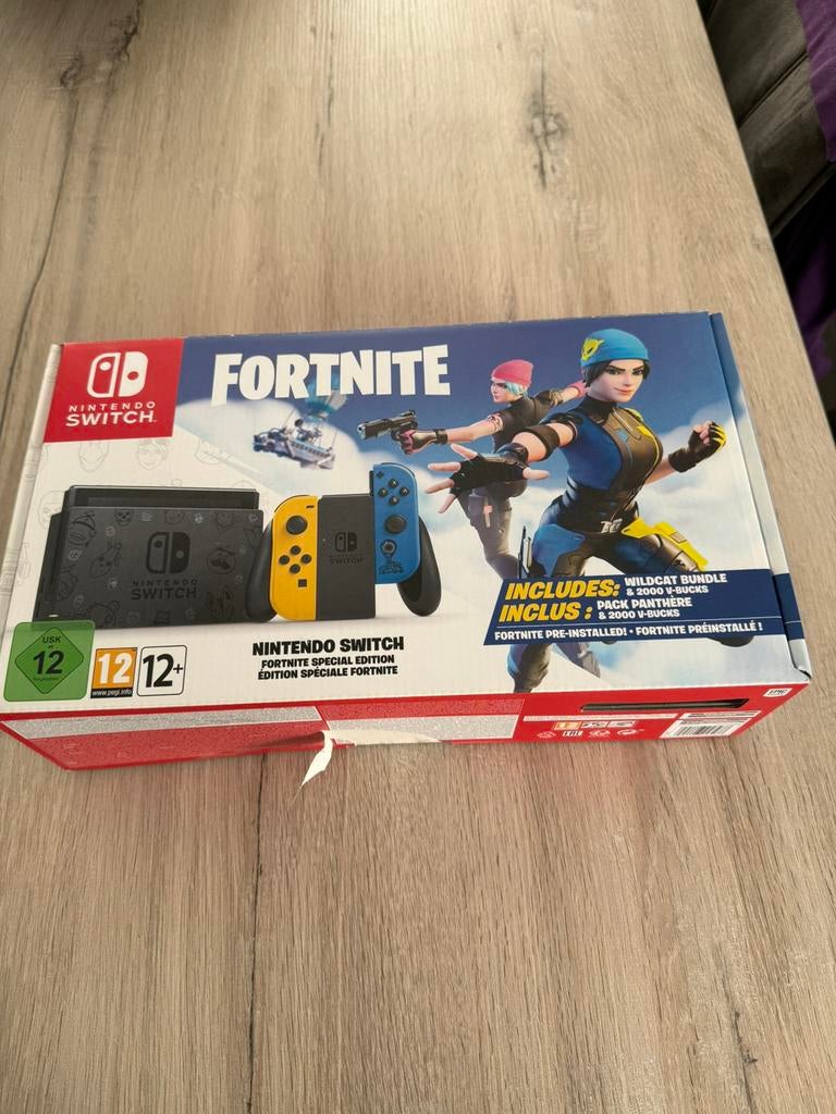 Switch Fortnite Special Edition, Ophalen, Zo goed als nieuw, Met 2 controllers, Met games