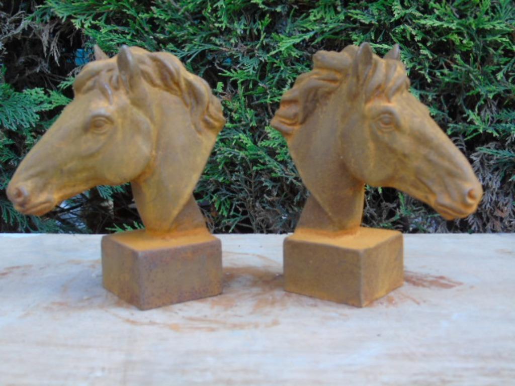 CHEVAL , buste en fonte d une tête de cheval sur socle, Jardin & Terrasse, Décoration murale de jardin, Neuf, Enlèvement