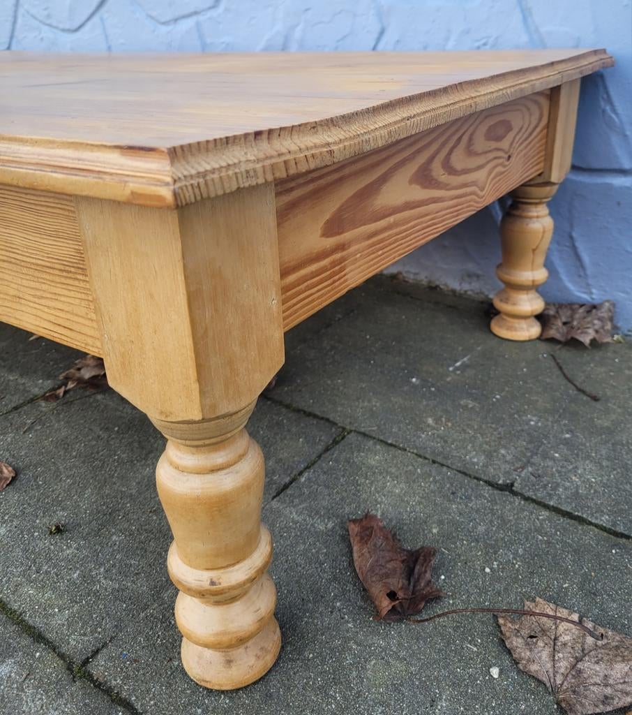 VENDU Très belle table basse ancienne en pin, Enlèvement