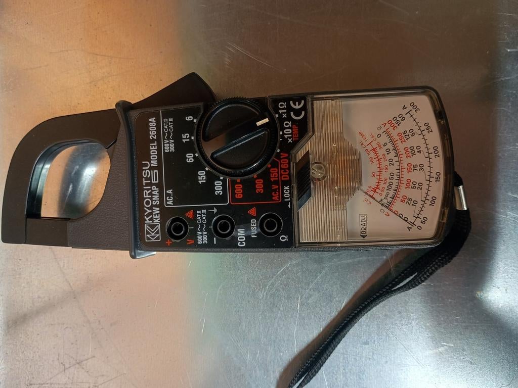 Kyoritsu analoge meter met ampère tang, Doe-het-zelf en Bouw, Meetapparatuur, Ophalen of Verzenden, Zo goed als nieuw
