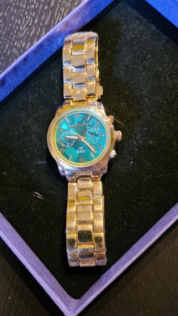Jolie montre femme MK neuve, Enlèvement ou Envoi, Neuf