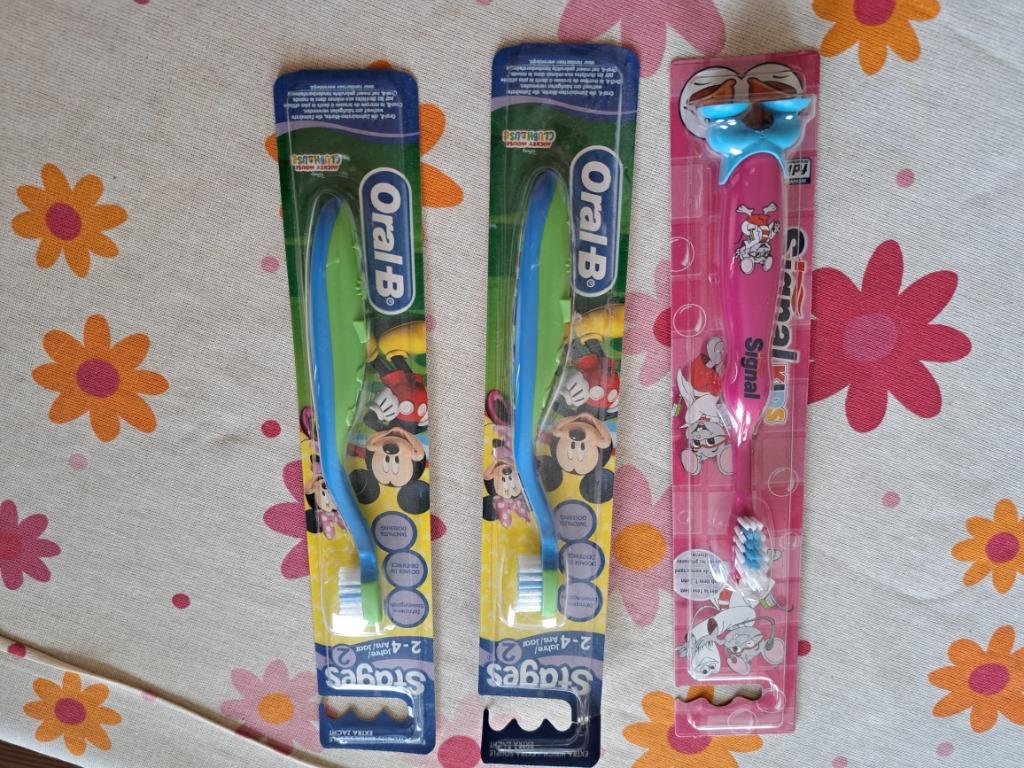 3 nieuwe tandenborstel oral b mickey en signal tot 4 jaar, Ophalen of Verzenden, Nieuw, Overige typen
