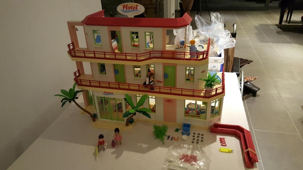 Playmobil hotel met bus, Ophalen, Zo goed als nieuw, Complete set